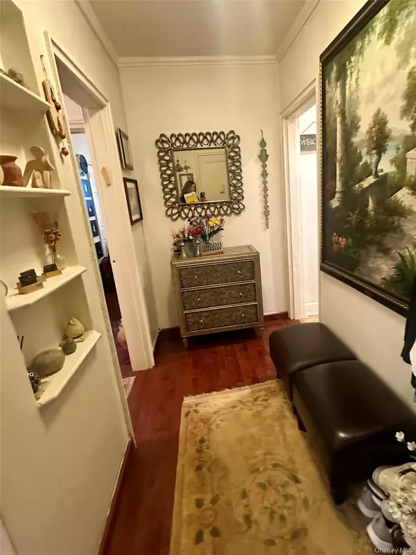 Flushing, NY 11367,141-04 77th AVE #75E