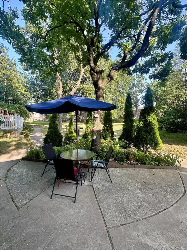 Flushing, NY 11367,141-04 77th AVE #75E