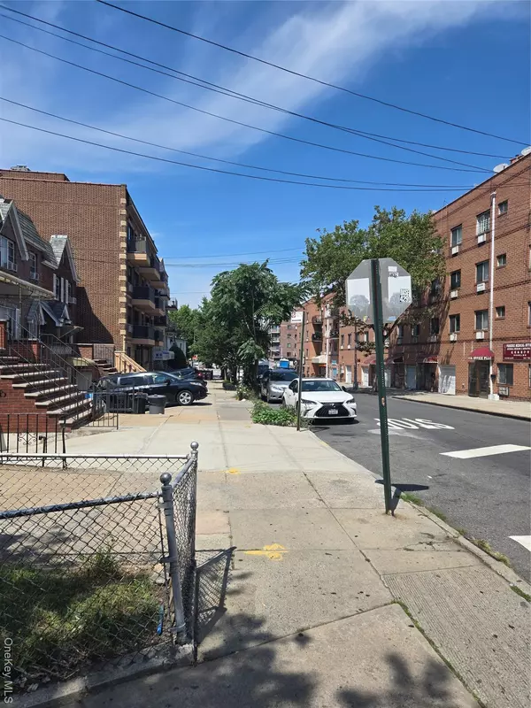 Elmhurst, NY 11373,52-22 Van Loon ST