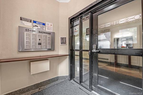 Rego Park, NY 11374,63-89 Saunders ST #6-C