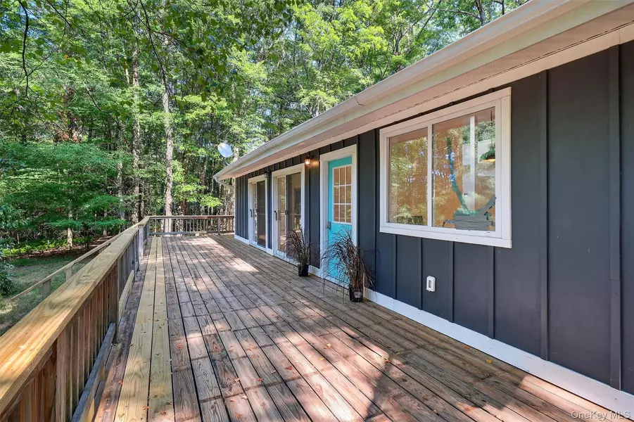 42 Markle RD, Kerhonkson, NY 12446