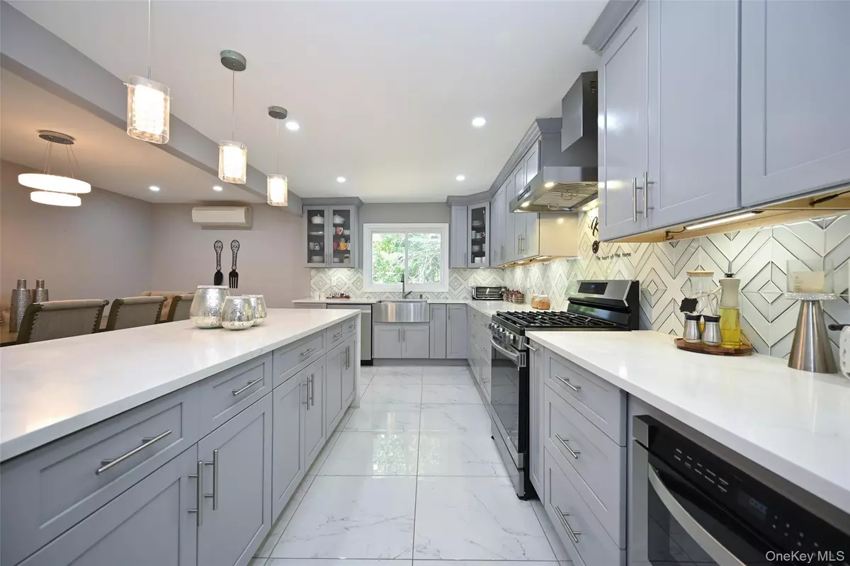 Woodmere, NY 11598,1061 Fordham LN