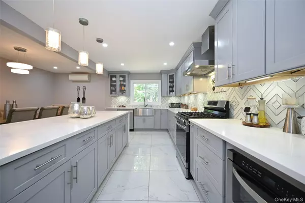 1061 Fordham LN, Woodmere, NY 11598