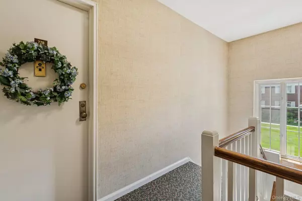 Huntington, NY 11743,24 Nathan Hale DR #77B