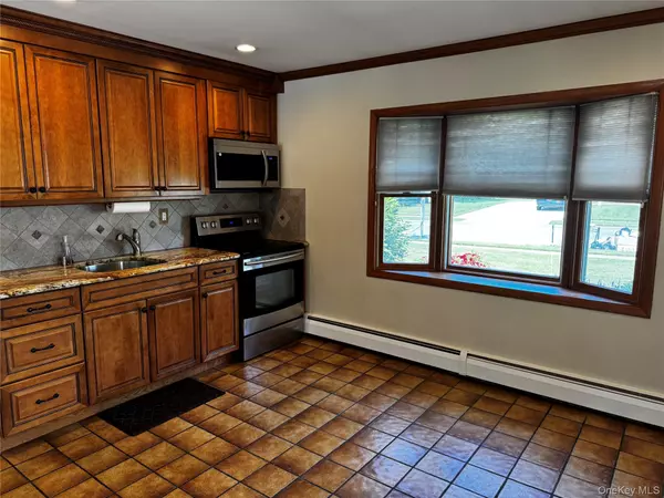 Levittown, NY 11756,12 Elves LN