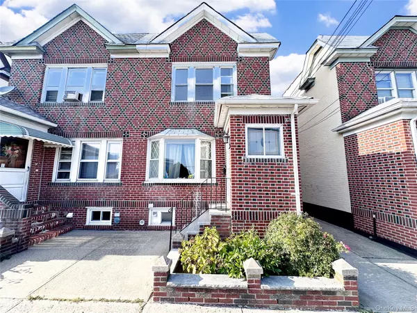 Middle Village, NY 11379,7965 69th RD #2nd Floor