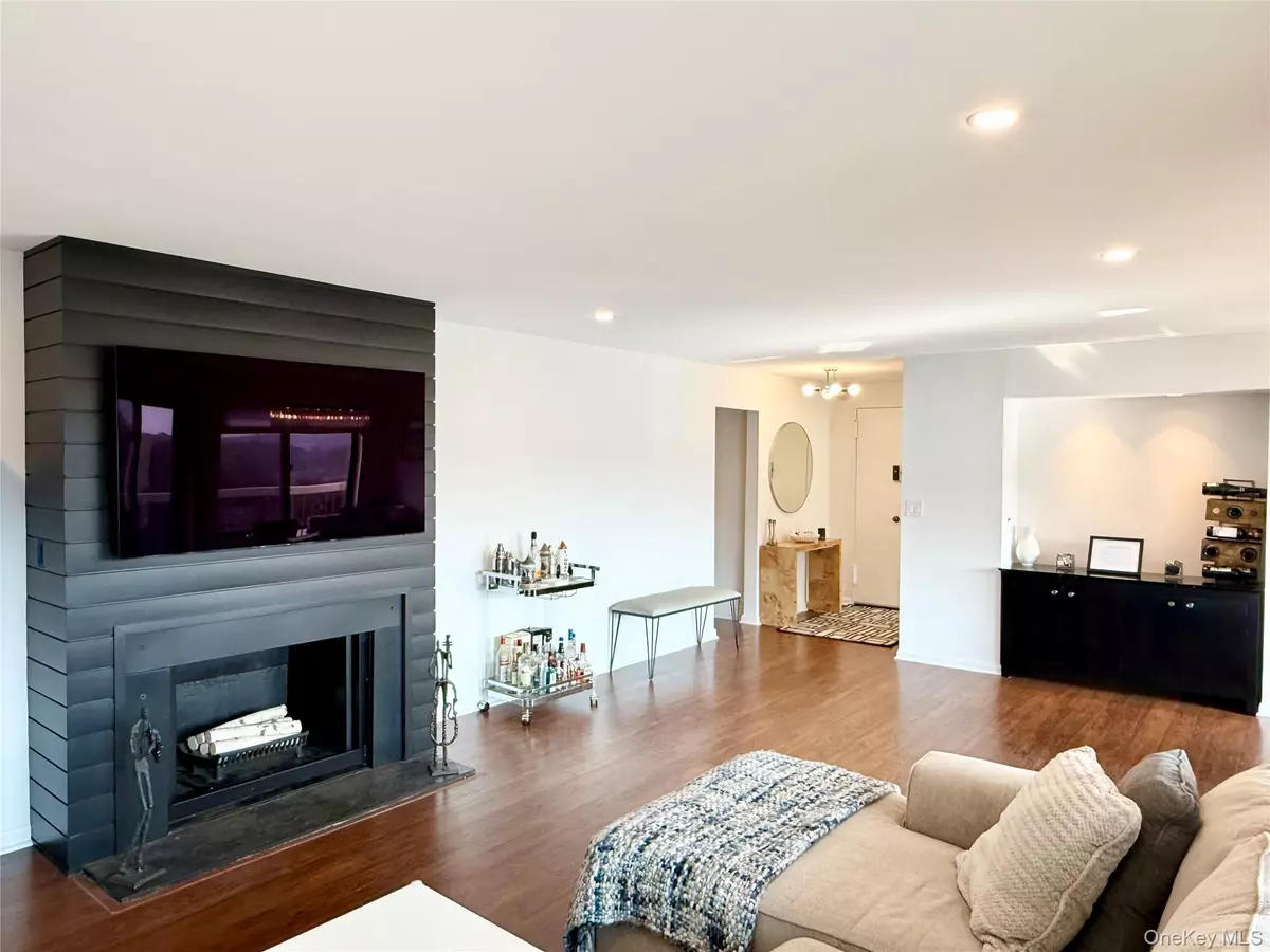 Hartsdale, NY 10530,400 High Point DR #PH10