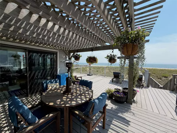 Westhampton Beach, NY 11978,717 Dune RD