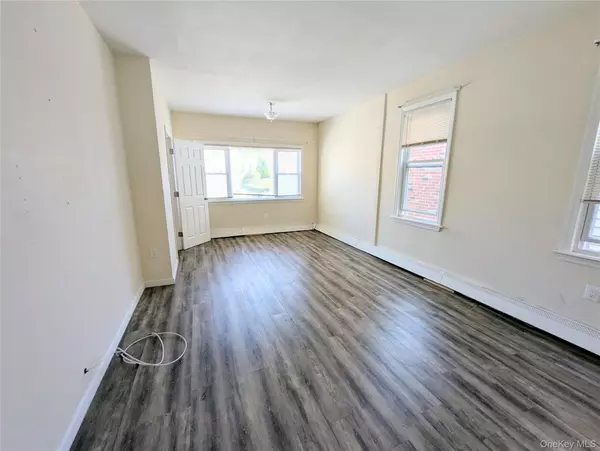 Middle Village, NY 11379,75-34 Furmanville AVE