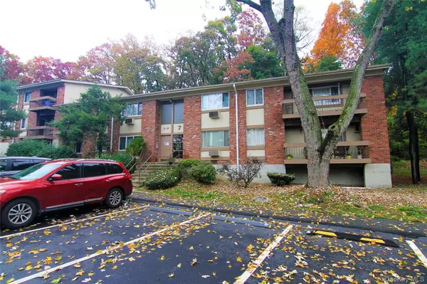 Peekskill, NY 10566,7 N James ST #L