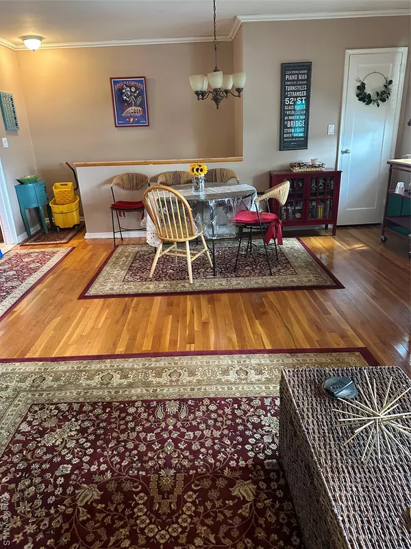 Floral Park, NY 11040,81-49 268th ST #290B