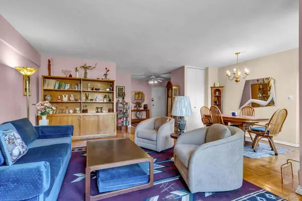 Bronx, NY 10463,3901 Independence AVE #4R