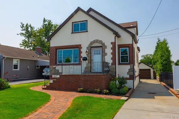 94 Alhambra RD,  Massapequa,  NY 11758