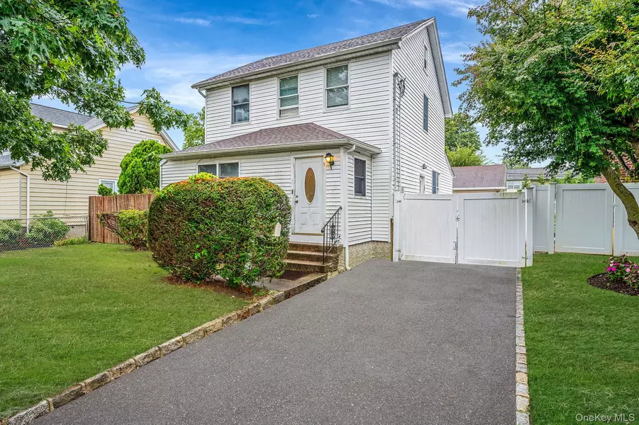 34 Frost Pond RD, Glen Cove, NY 11542