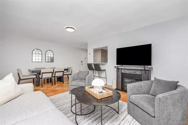 Mineola, NY 11501,101 Clinton AVE #1A