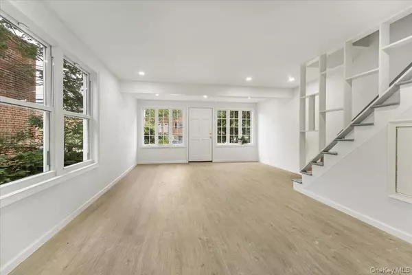 Bronx, NY 10473,1909 Lacombe AVE