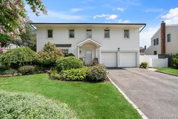 21 Carol ST, Plainview, NY 11803