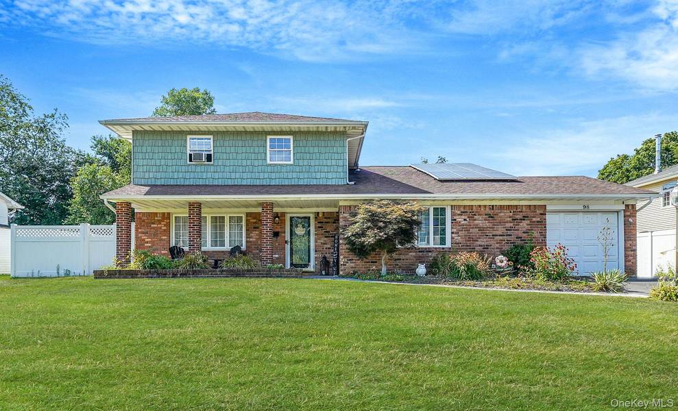 98 Fifty Acre RD, Smithtown, NY 11787