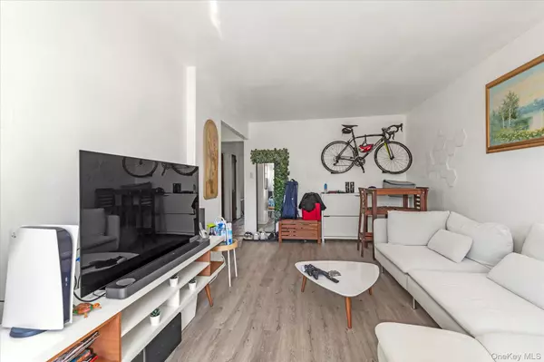 Astoria, NY 11103,25-14 44th ST