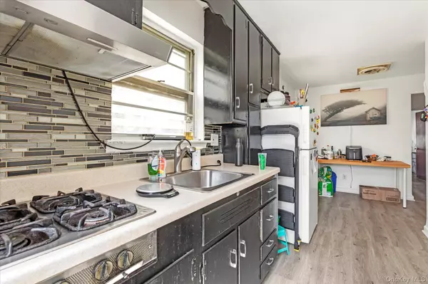 Astoria, NY 11103,25-14 44th ST