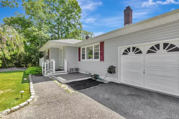 Shirley, NY 11967,36 Happy Acres DR