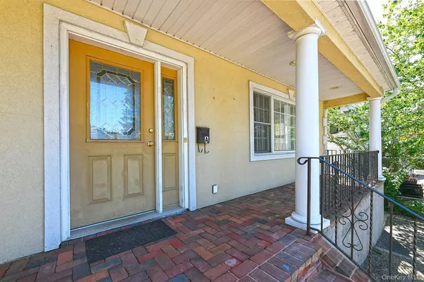Port Washington, NY 11050,16 Inwood RD #A