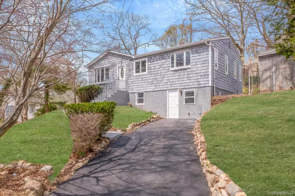 Rocky Point, NY 11778,21 Yucca RD