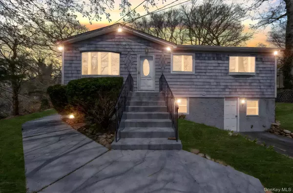 Rocky Point, NY 11778,21 Yucca RD