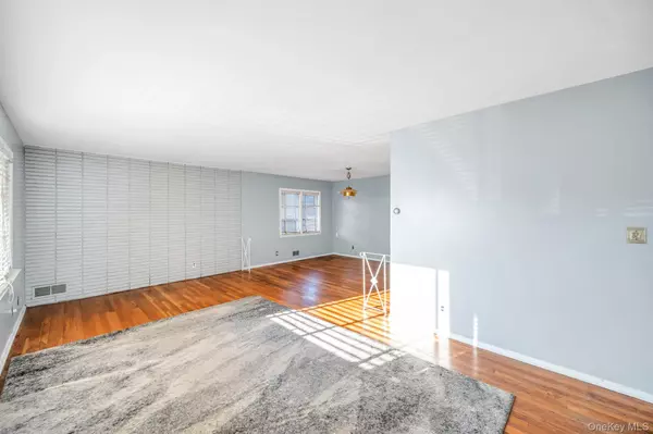 Howard Beach, NY 11414,159-15 89th ST