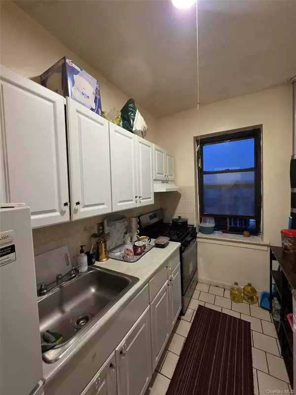 Jackson Heights, NY 11372,70-35 BROADWAY #D10