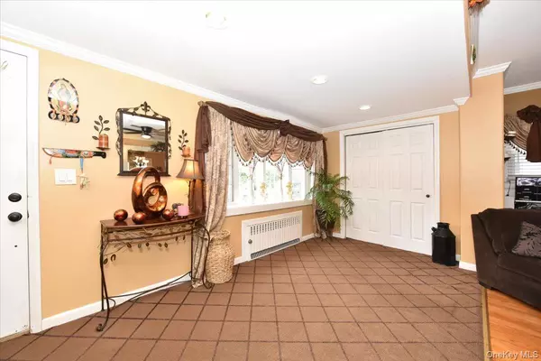 Queens Village, NY 11428,224-12 93 AVE