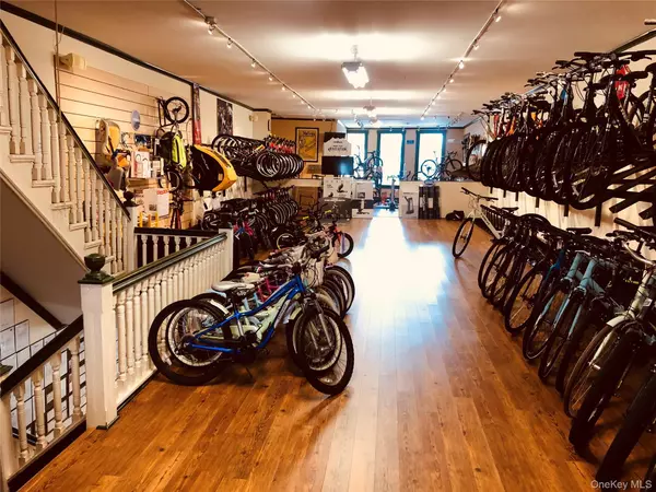 Mount Kisco, NY 10549,7 E Main ST