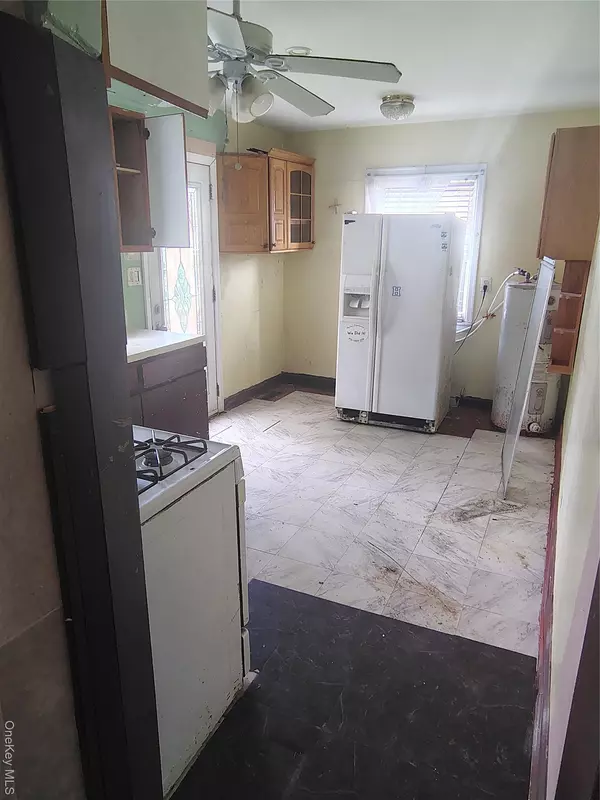 East Meadow, NY 11554,351 E Meadow AVE