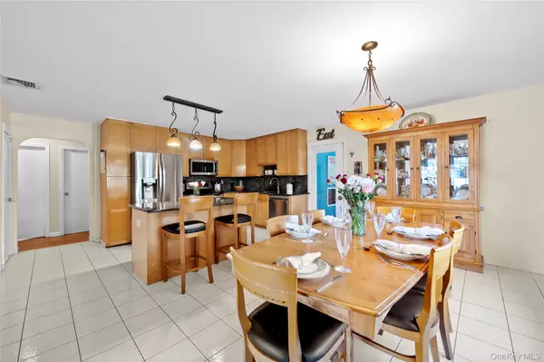 Valley Stream, NY 11580,1082 N Grove ST