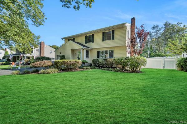 162 Wolf Hill RD, Melville, NY 11747