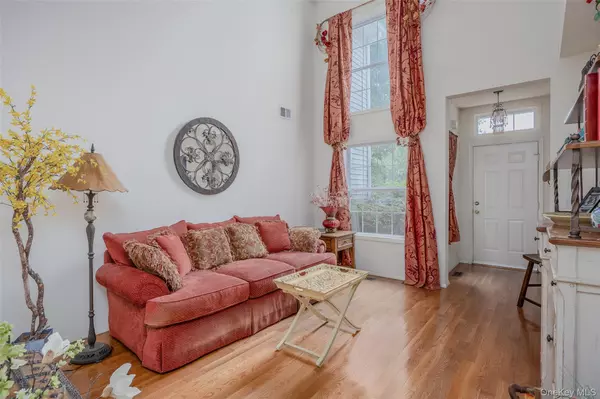 Medford, NY 11763,10 Cranberry CIR
