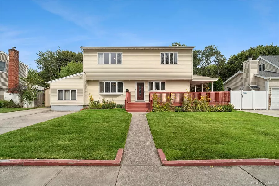 79 Elizabeth DR, Bethpage, NY 11714