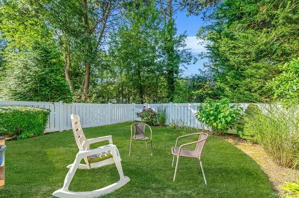 Holbrook, NY 11741,8 Crescent CIR