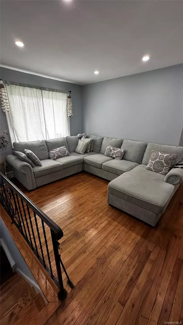 West Babylon, NY 11704,665 Commander AVE