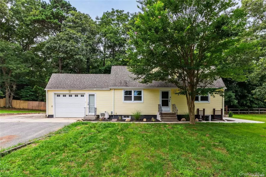 110 E Bartlett RD, Middle Island, NY 11953