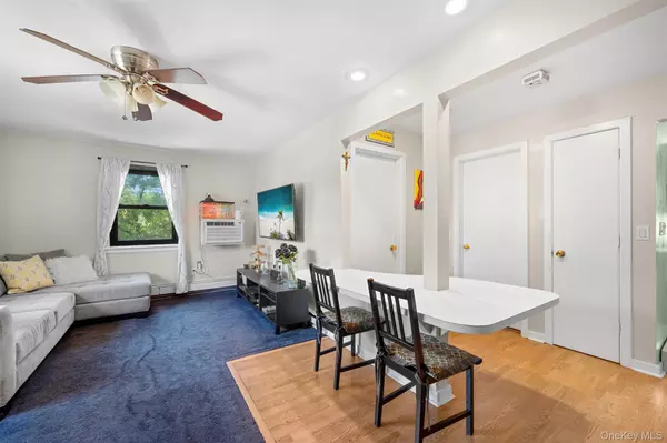 Great Neck, NY 11021,29 West Mill DR #10A