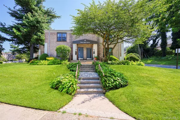 Great Neck, NY 11021,29 West Mill DR #10A