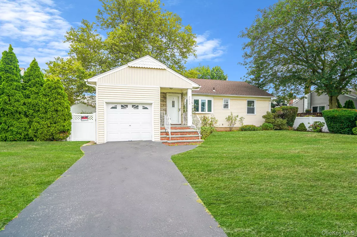 East Meadow, NY 11554,2013 Central Dr N