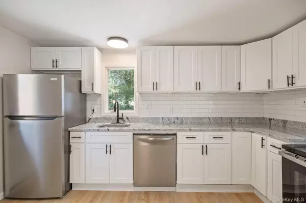 Monroe, NY 10950,8 Mapes LN