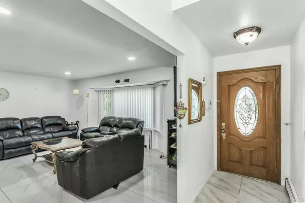 Plainview, NY 11803,58 Pasadena DR
