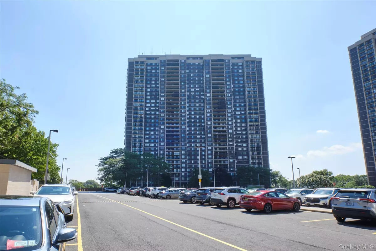 Floral Park, NY 11005,27110 Grand Central Pkwy #1V