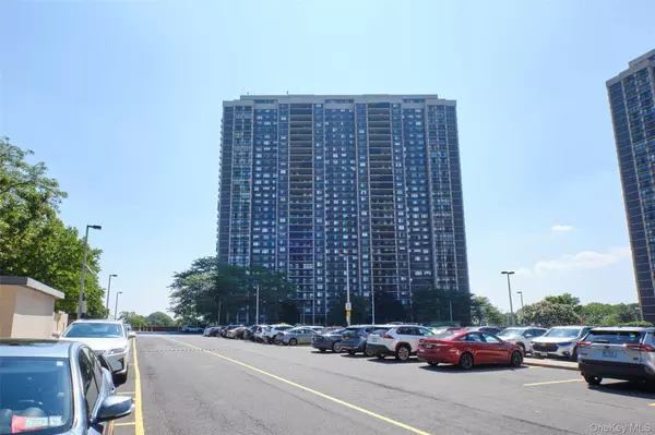 27110 Grand Central Pkwy #1V, Floral Park, NY 11005