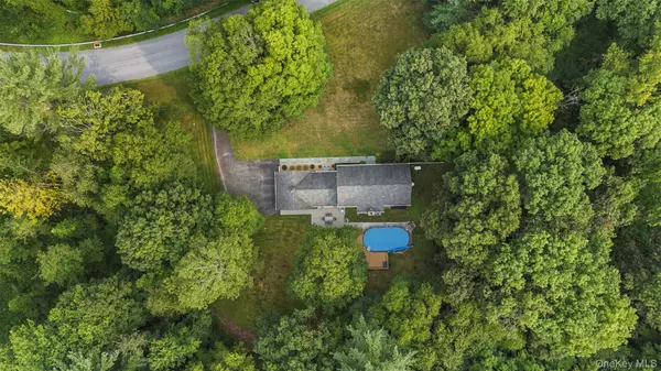 Millbrook, NY 12585,81 Cooper DR