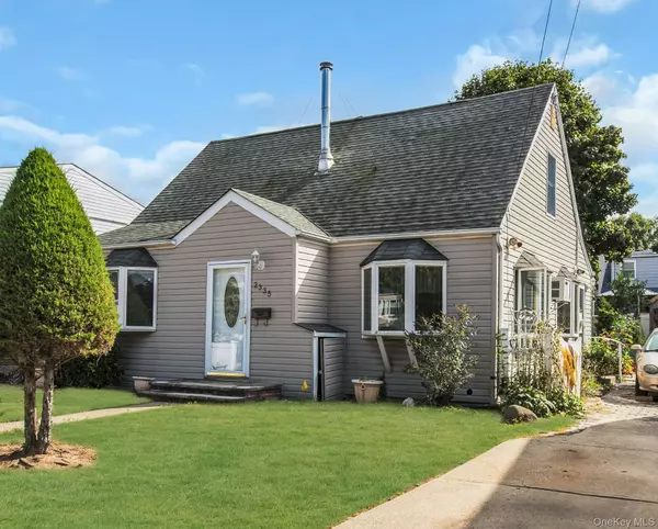 Seaford, NY 11783,2335 Maple ST