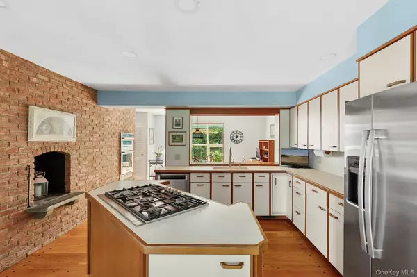 Centerport, NY 11721,19 Beach Plum DR